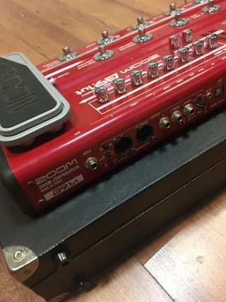 ZOOM B9.1T (Multiefectos para Bajo, a valvula)