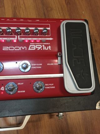 ZOOM B9.1T (Multiefectos para Bajo, a valvula)