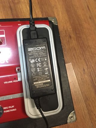 ZOOM B9.1T (Multiefectos para Bajo, a valvula)