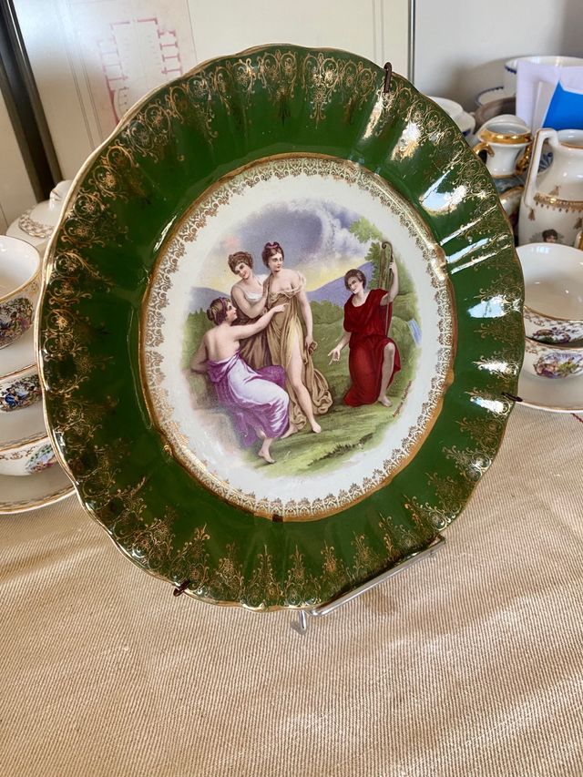 Placa decorativa antiga A. Lebacqz — Cena mitológica e borda verde cor 25,5 cm de diâmetro