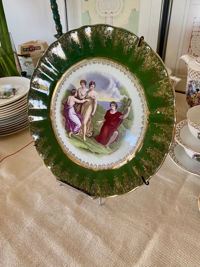 Placa decorativa antiga A. Lebacqz — Cena mitológica e borda verde cor 25,5 cm de diâmetro