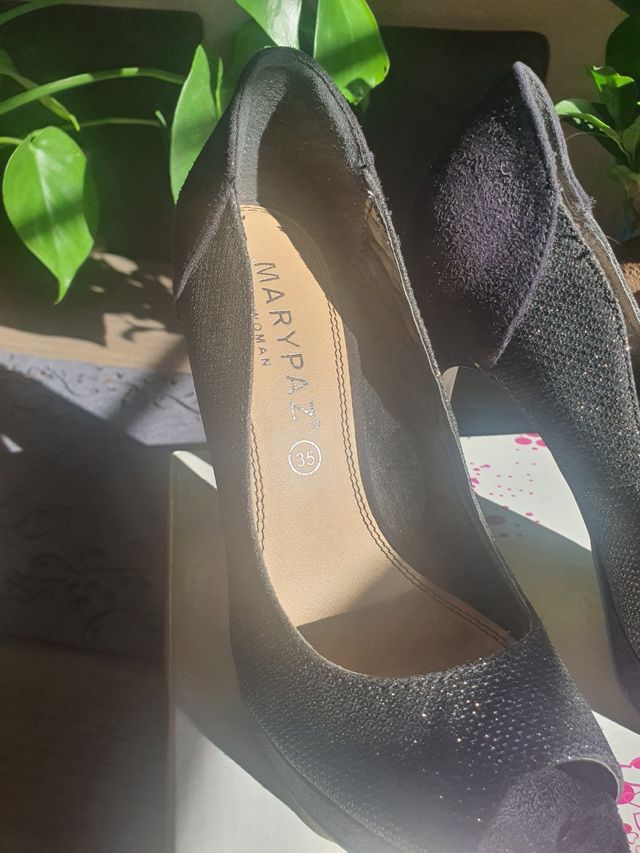 Zapatos taconazo negros brillo