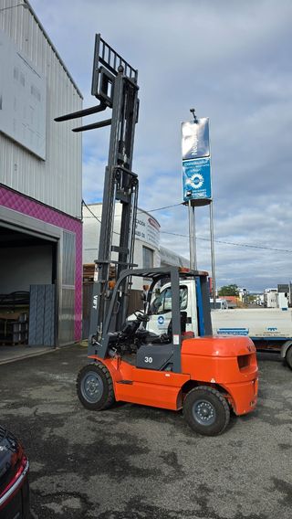 Carretilla diesel 5 metros 3 toneladas