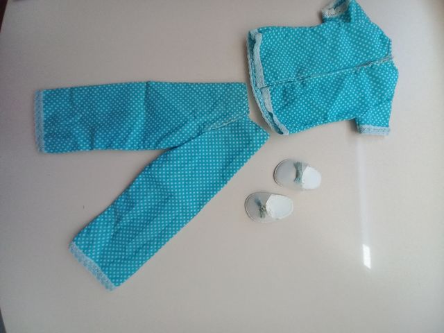 Pijama Nancy y zapatillas años 70