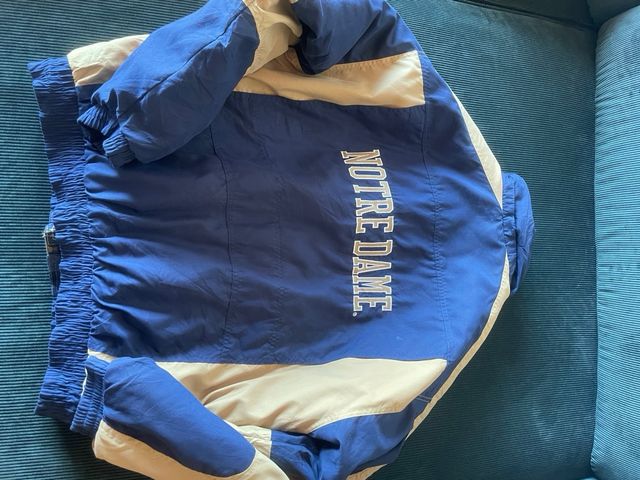 Chaquetón Reebok y2k Notre Dame vintage ultra raro