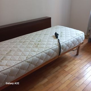 Letto con rete a doghe elettrica