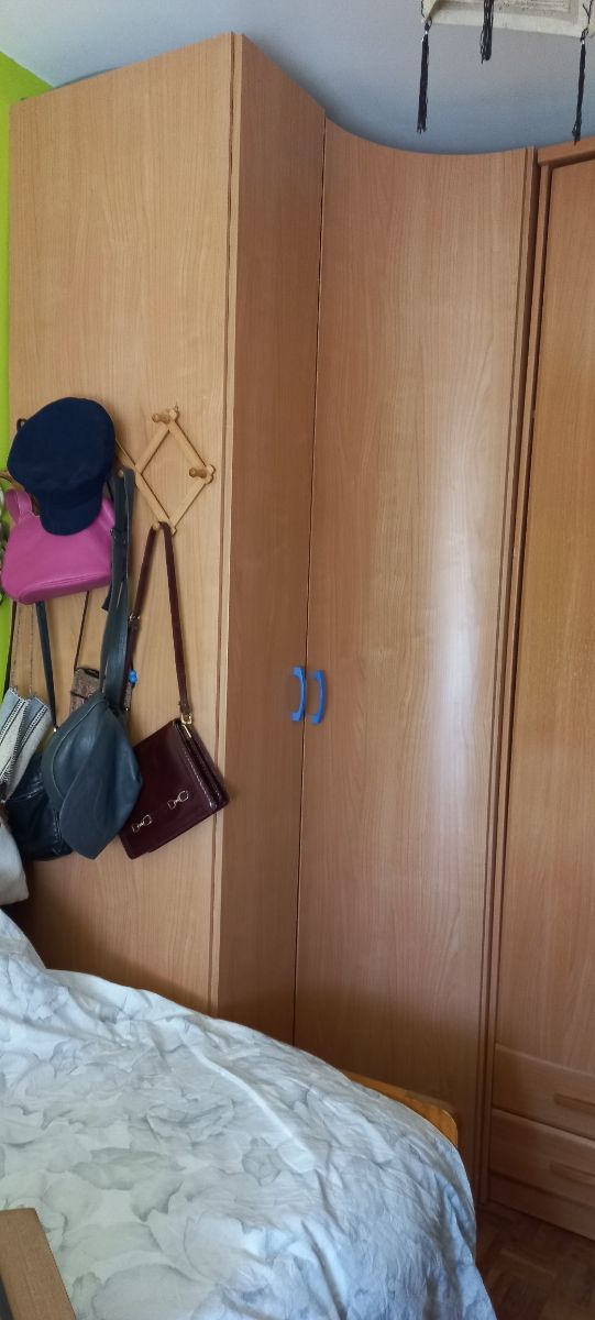 Armario de rinconera