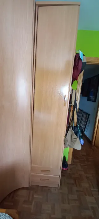 Armario de rinconera