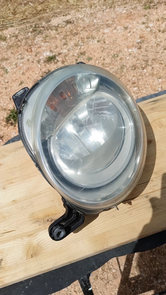 Faro sinistro della Fiat 500