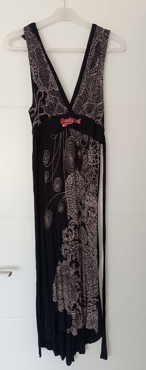 Desigual vestido negro escote.