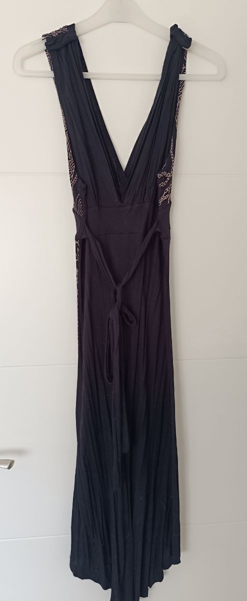 Desigual vestido negro escote.