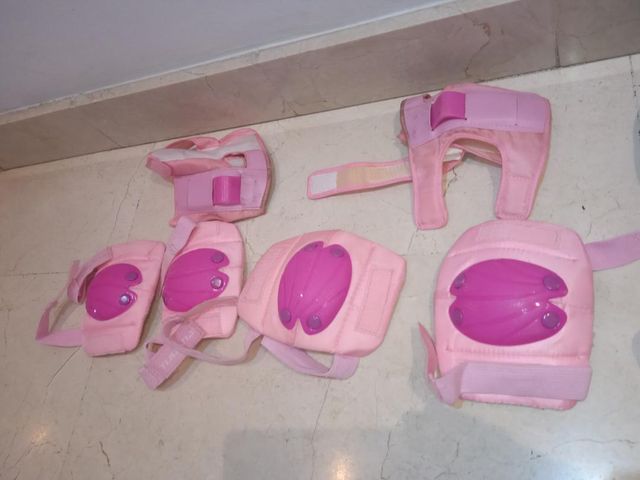 PATINES CHICA Y PROTECCIONES