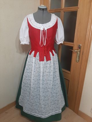 Conjunto rojo blanco y verde