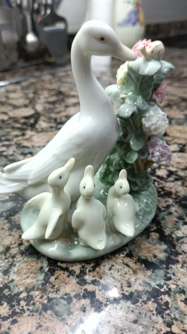 [D] Lladro 1439 Mamá pato y patitos flores