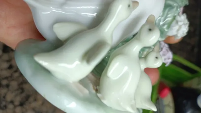 [D] Lladro 1439 Mamá pato y patitos flores