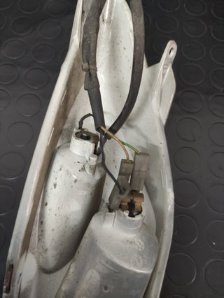 Piloto trasero derecho Yamaha xmax 250cc (2006)LV2