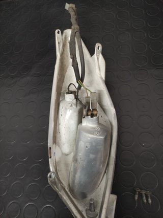 Piloto trasero derecho Yamaha xmax 250cc (2006)LV2