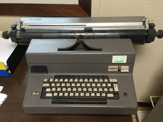 MAQUINA OLIVETTI  EDITOR 4C