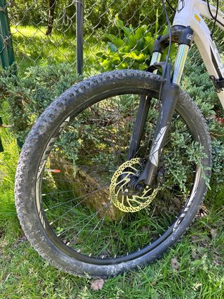 Bicicleta Orbea blanca MX 27,5 40