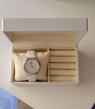 Reloj blanco Lotus 