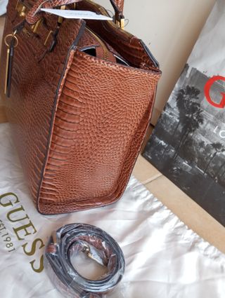 Bolso Marrón Guess