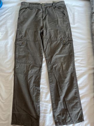 Pantalón cargo gris