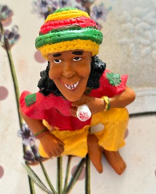 Pupazzetto simpatico  simil resina Jamaicano 8 cm