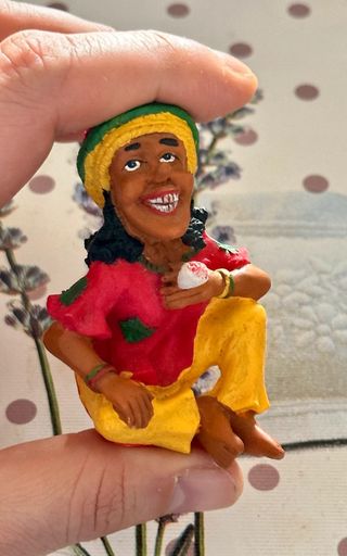 Pupazzetto simpatico  simil resina Jamaicano 8 cm