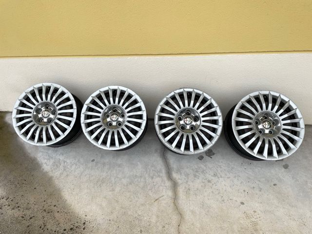 Discos con tapacubos Alfa