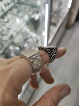 Sello heráldico con TU escudo familiar