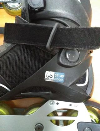Patines en línea y bolsa, protecciones y