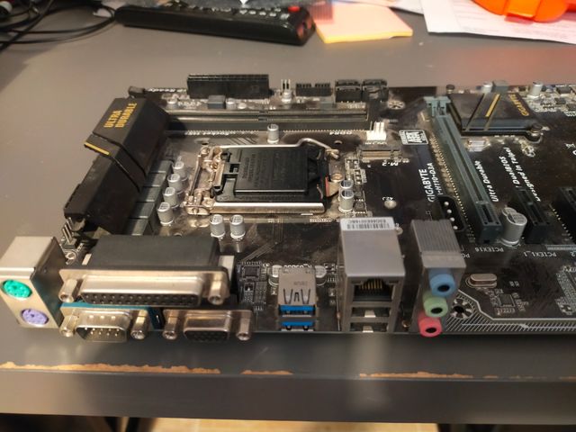 Placa base Gigabyte H110-D3A