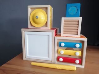 HAPE. Set musical apilable con 6 piezas.