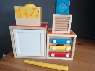 HAPE. Set musical apilable con 6 piezas.