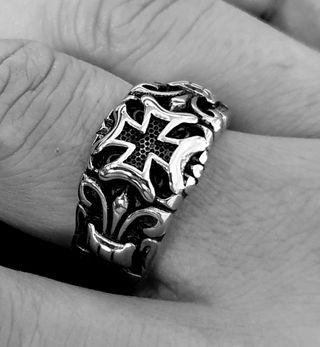 ANILLO ACERO CRUZ DE MALTA FLOR DE LIS
