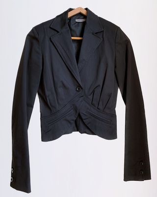 Giacca blazer corta nera gessata