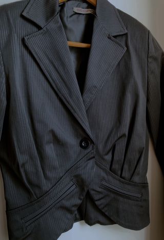 Giacca blazer corta nera gessata