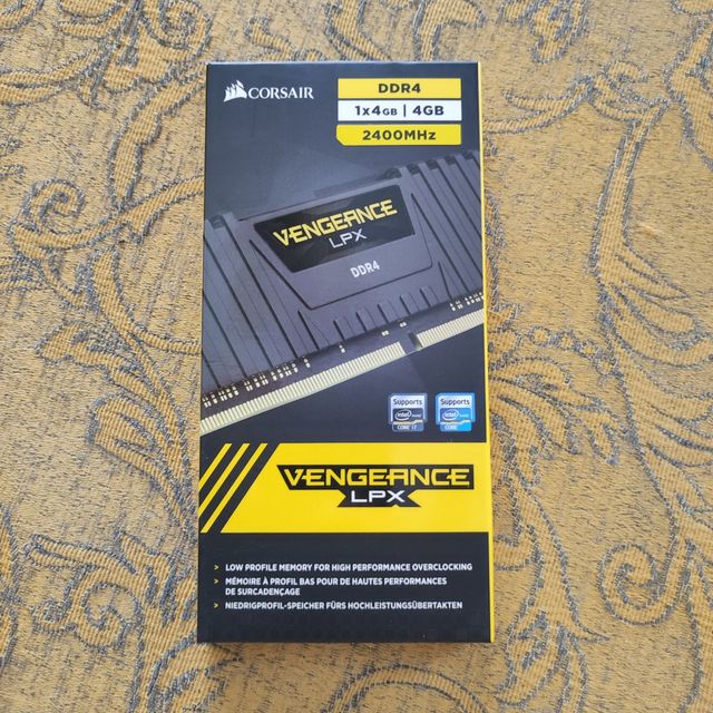 4Gb DDR4 Corsair Ram