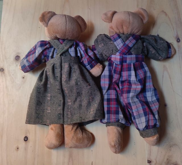 Par de ursinhos de peluche velhos ursos de peluche