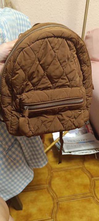Mochila pequeña marrón 