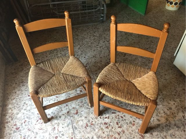 Sillas varias antiguas