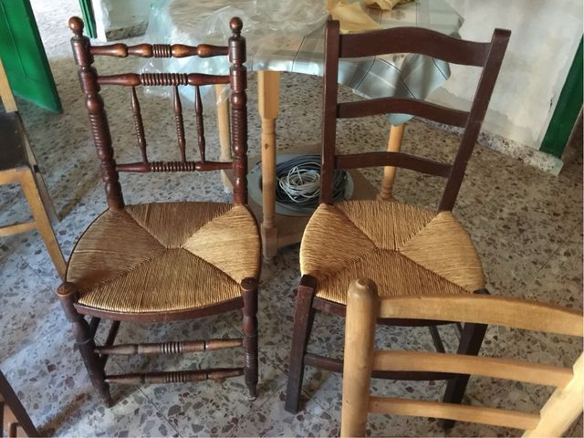 Sillas varias antiguas