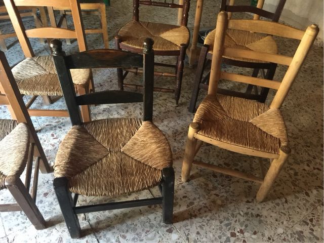 Sillas varias antiguas