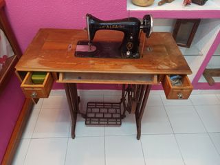 Maquina de coser antigua