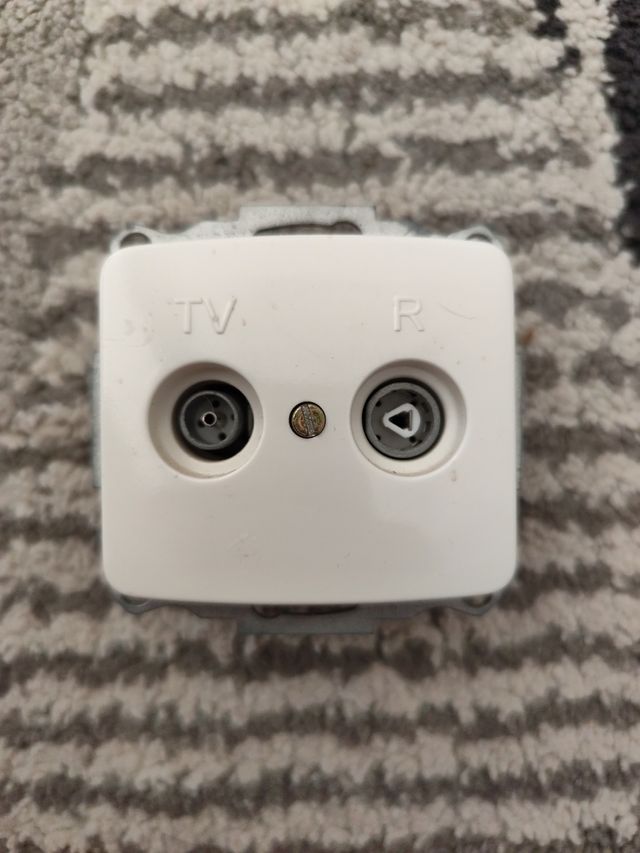 Conector TV/Radio Niessen modelo BS-112