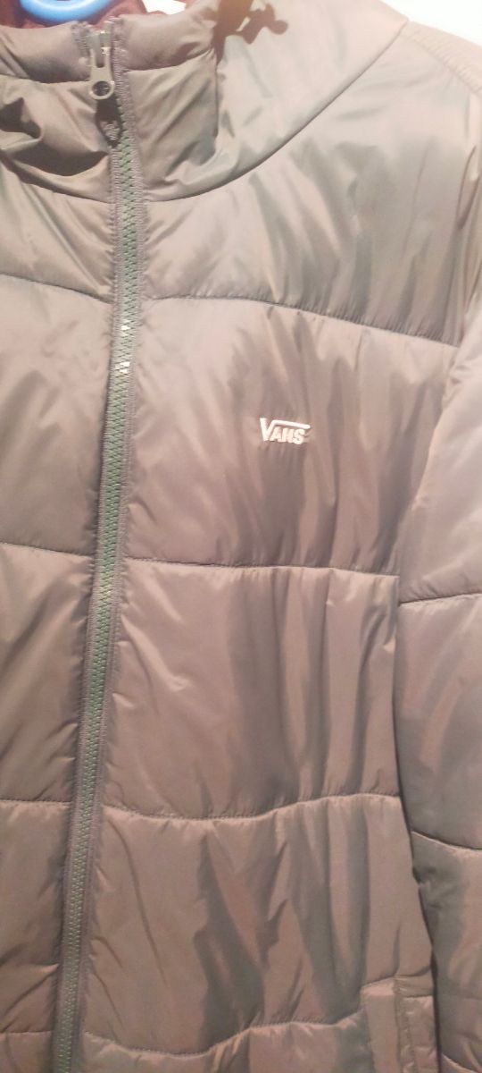 Chamarra de hombre. VANS. Talla L