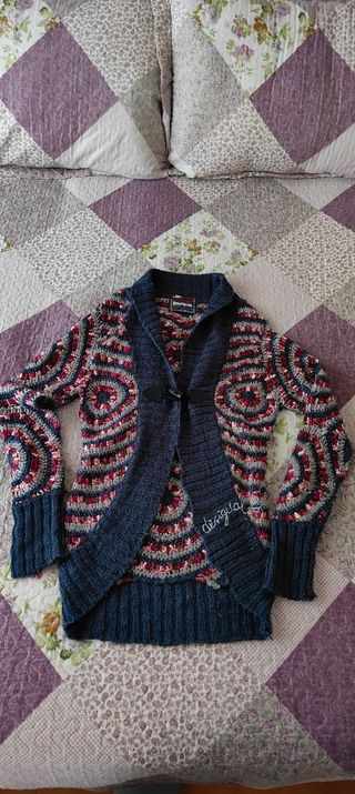 CHAQUETA DE LANA DESIGUAL COMO NUEVA 