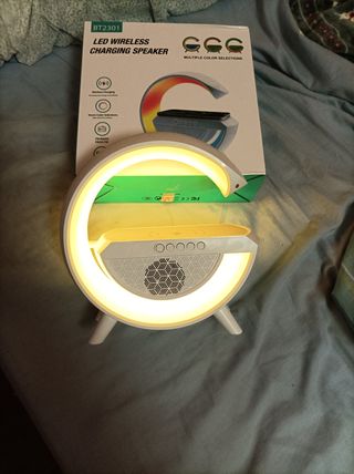 Radio y cargador movil