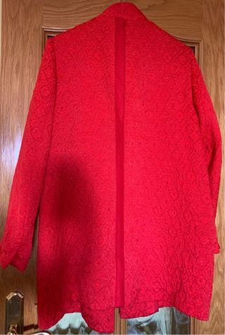 Abrigo/chaqueta de entretiempo rojo de Zara.