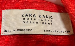 Abrigo/chaqueta de entretiempo rojo de Zara.